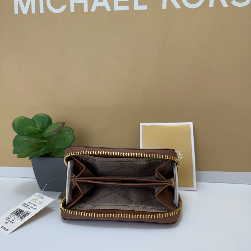 Michael Kors card Holder - Picture 7 of 8